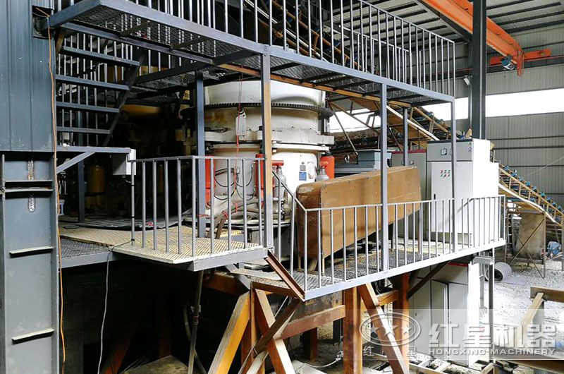 钢渣破碎用何种破碎机？