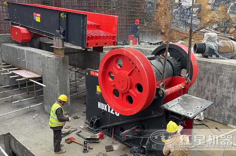 破碎生产线安装现场 破碎生产线安装现场