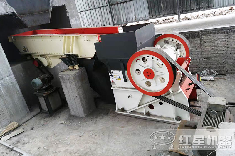 花岗岩破碎生产线,使用鄂破机 花岗岩破碎生产线,使用鄂破机