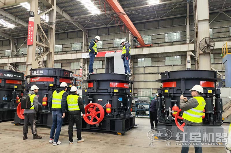 客户来厂参观圆锥破 客户来厂参观圆锥破