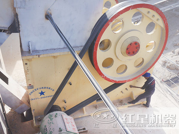 颚式破碎机现场作业